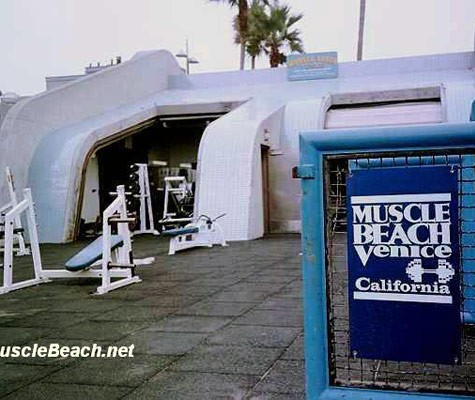 muscle-beach-venice-entrance