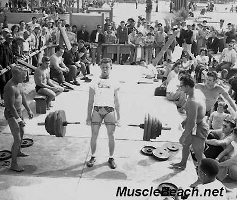 muscle-beach-venice-weightlifting-contest