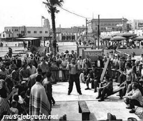 muscle-beach-venice-weightlifting
